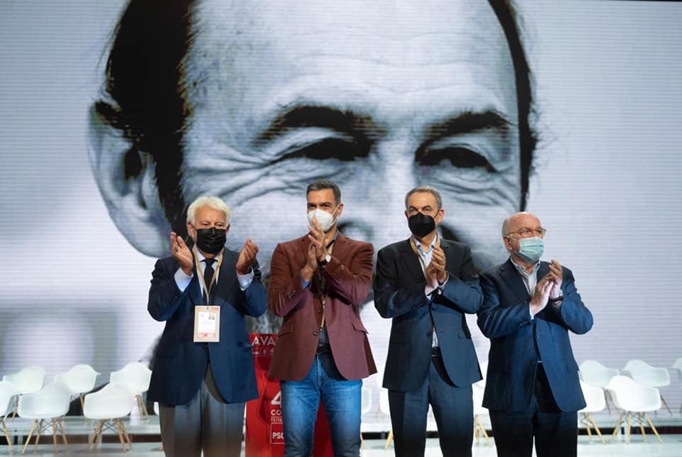 Felipe, González, Pedro Sánchez, José Luis Rodríguez Zapatero y Joaquín Almunia, en el congreso del PSOE.