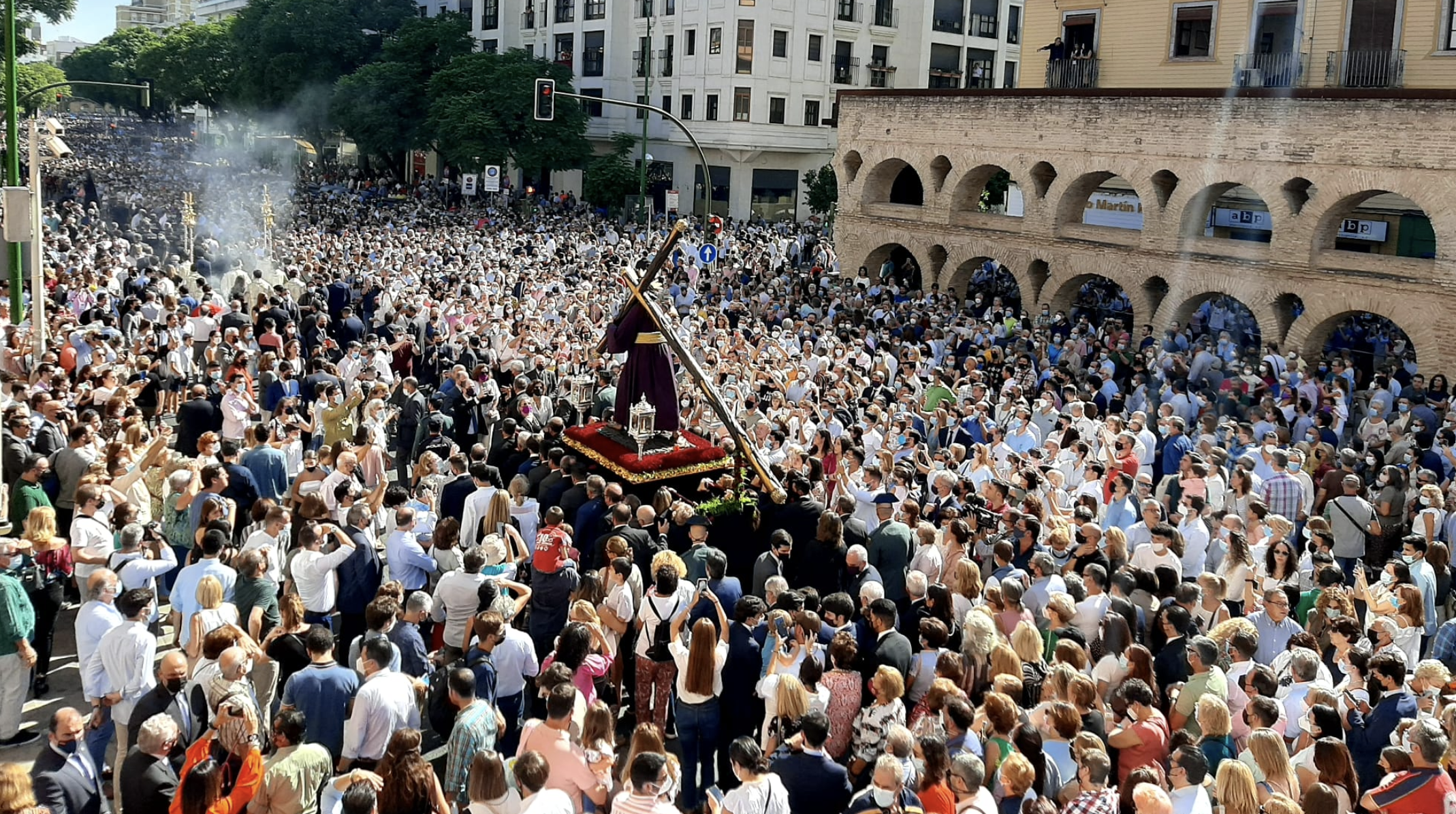 El Gran Poder congrega a unas 200.000 personas durante su procesión extraordinaria