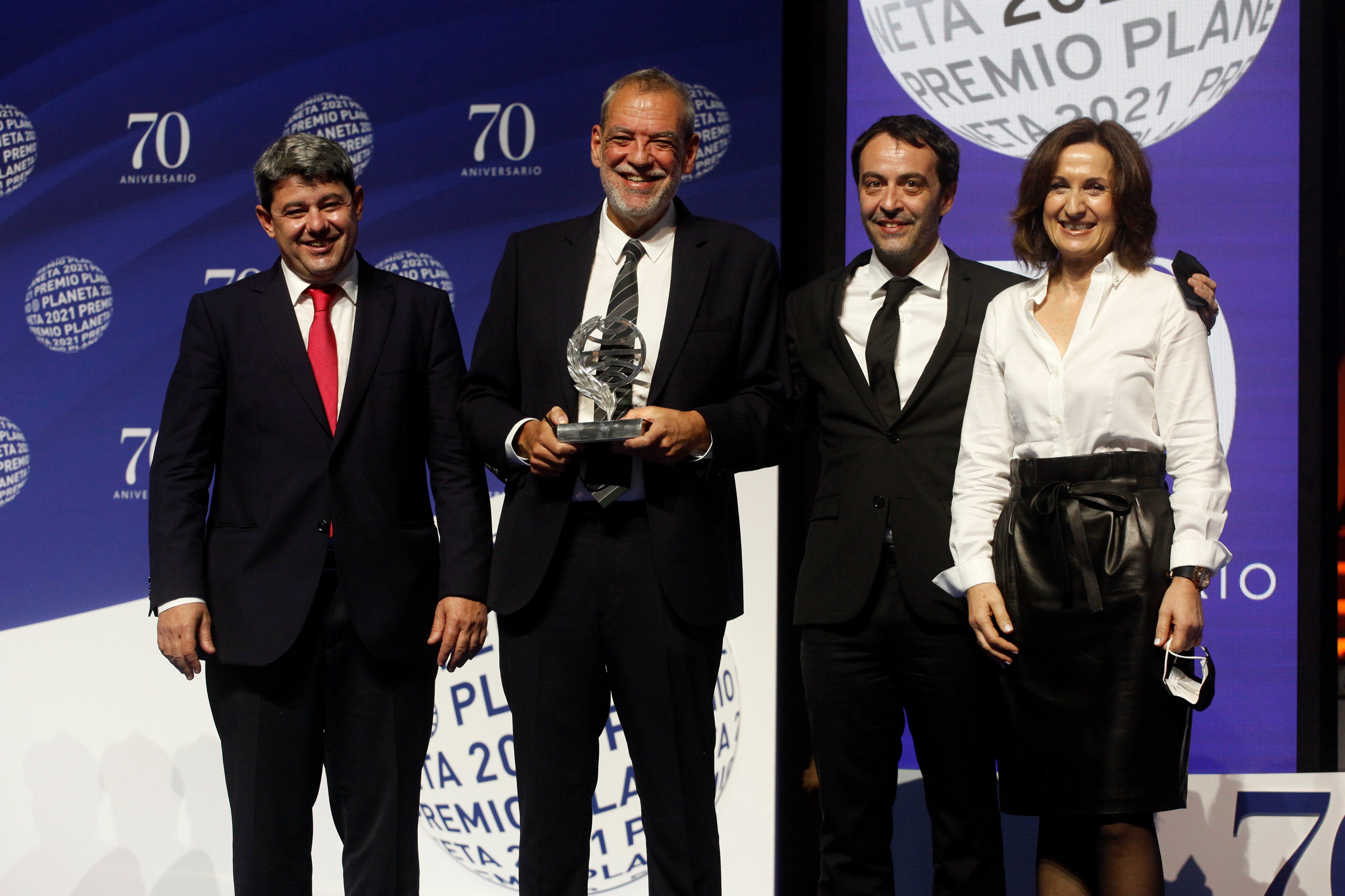 Carmen Mola, que eran tres hombres, ganó la última edición del Planeta.