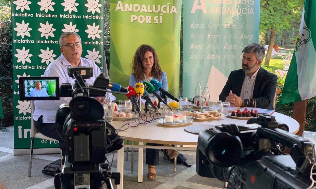 José Antonio Jiménez, Esperanza Gómez y Modesto González, en la presentación celebrada este lunes en Sevilla.