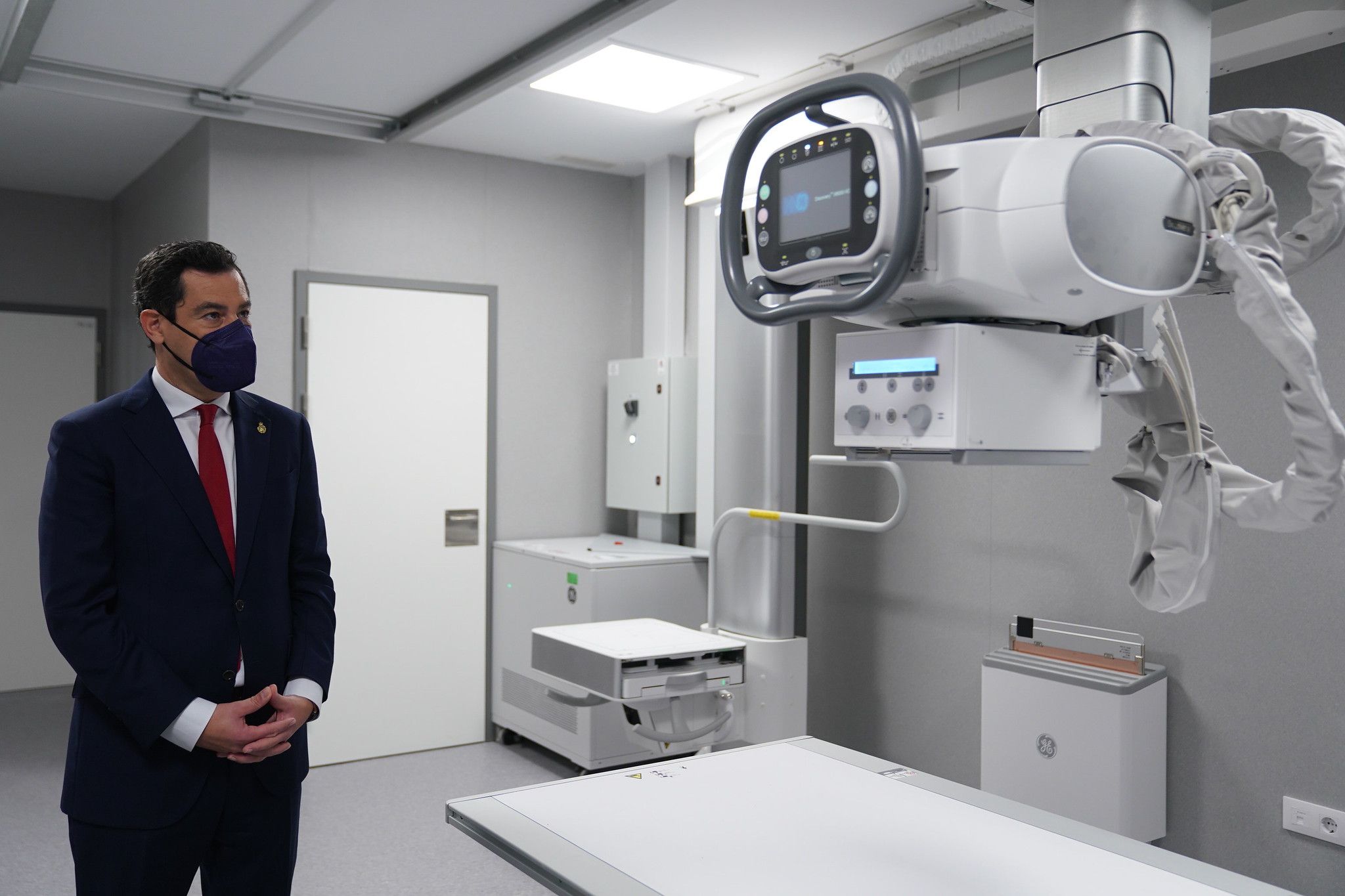 Moreno Bonilla, en una visita a un hospital andaluz.