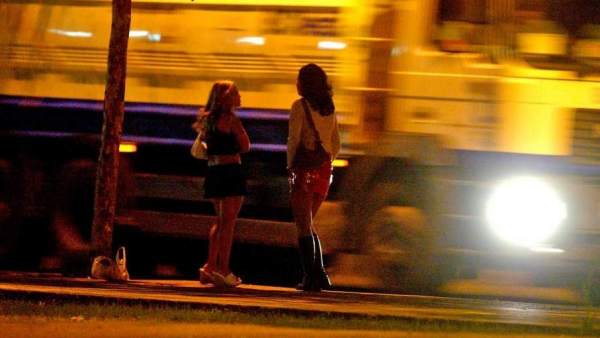 Dos prostitutas, en una imagen de archivo. 