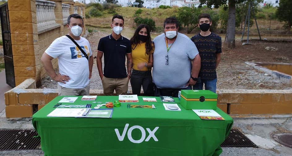 Mesa informativa de Vox en Algeciras.