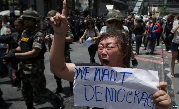 Protestas contra golpe de estado en Tailandia de 2014, el decimonoveno desde 1932. 