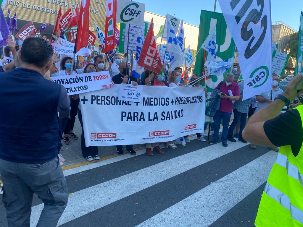 Sindicatos llaman a la movilización el 19F en Andalucía. Imagen de archivo de una manifestación por la sanidad pública andaluza.