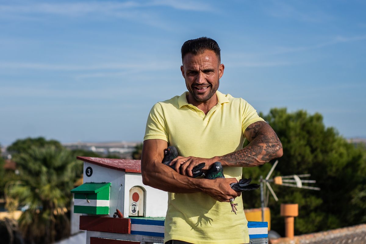 Salvador Morilla, uno de los palomeros históricos de Guadalcacín, donde se celebra la 'Champions' de los palomos. 