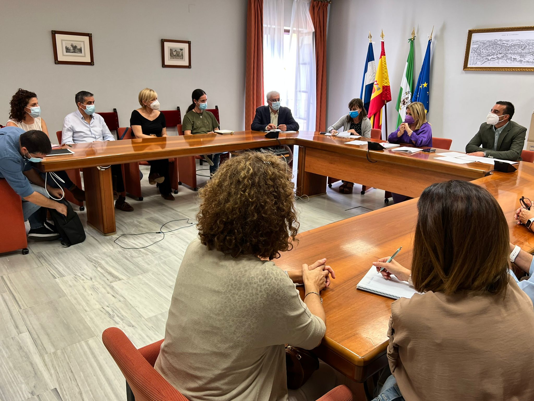 El Ayuntamiento de Jerez ultima un contrato por dos años con una empresa para mantener los colegios