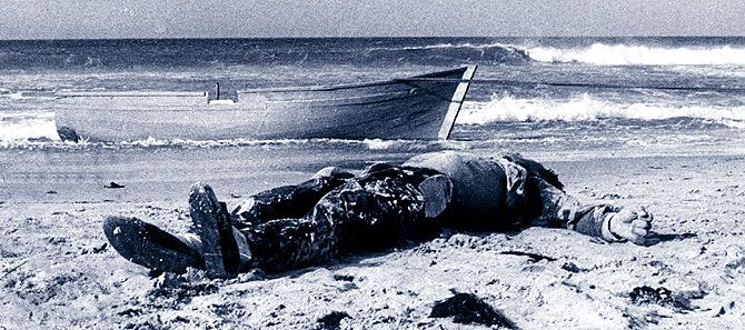 Hace 30 años esta fotografía de Ildefonso Sena ilustraba la primera víctima del Estrecho