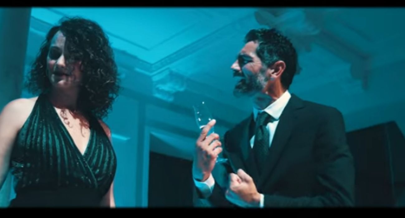 Jesús Bienvenido, un carnavalero a ritmo de tango, cantando 'Los mareados' junto a Lucía Millán.