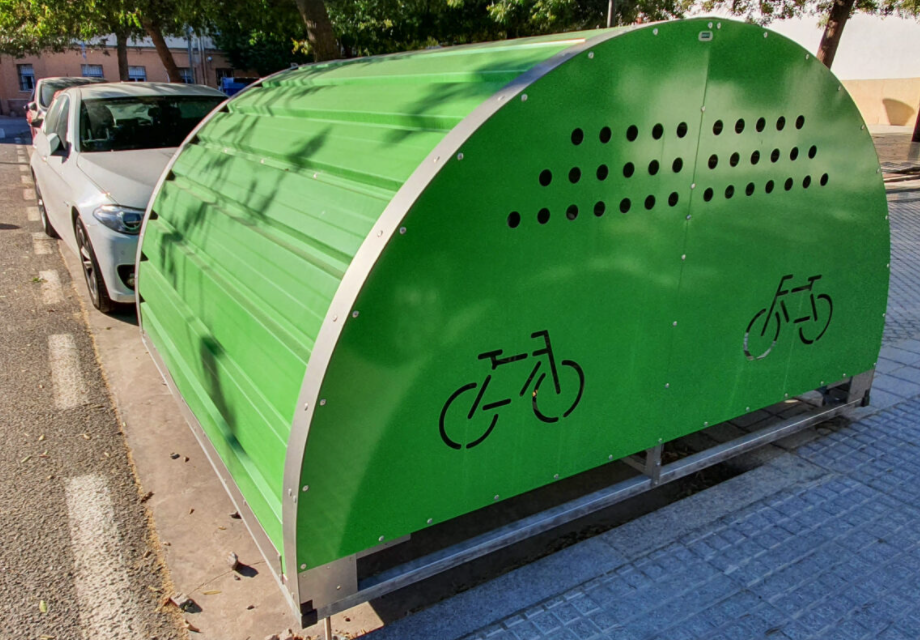 El Ayuntamiento de Cádiz instala nuevos hangares para bicicletas