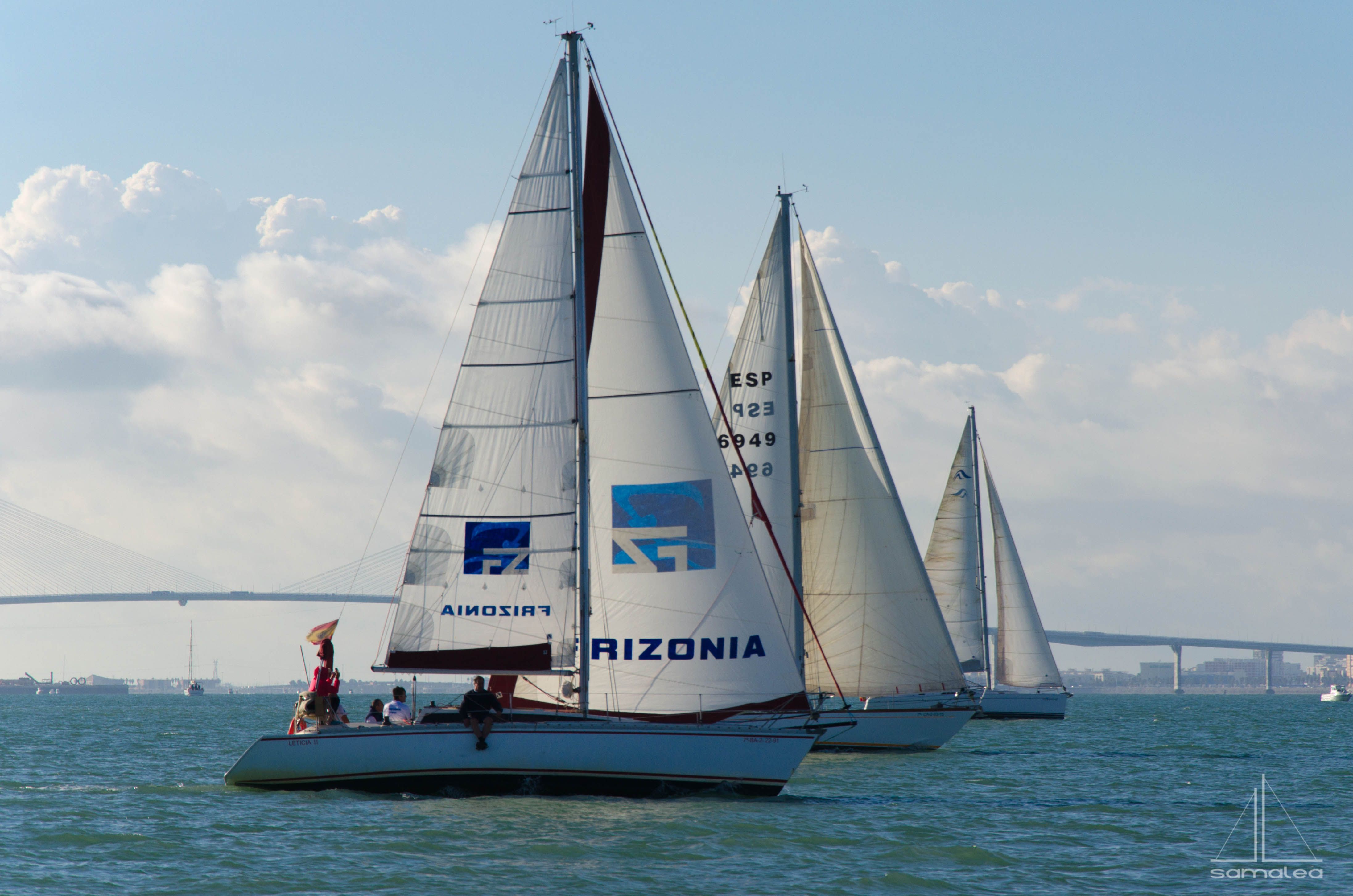 La embarcación Mía durante la IV Travesía Náutica Trafalgar del atún y el jerez.