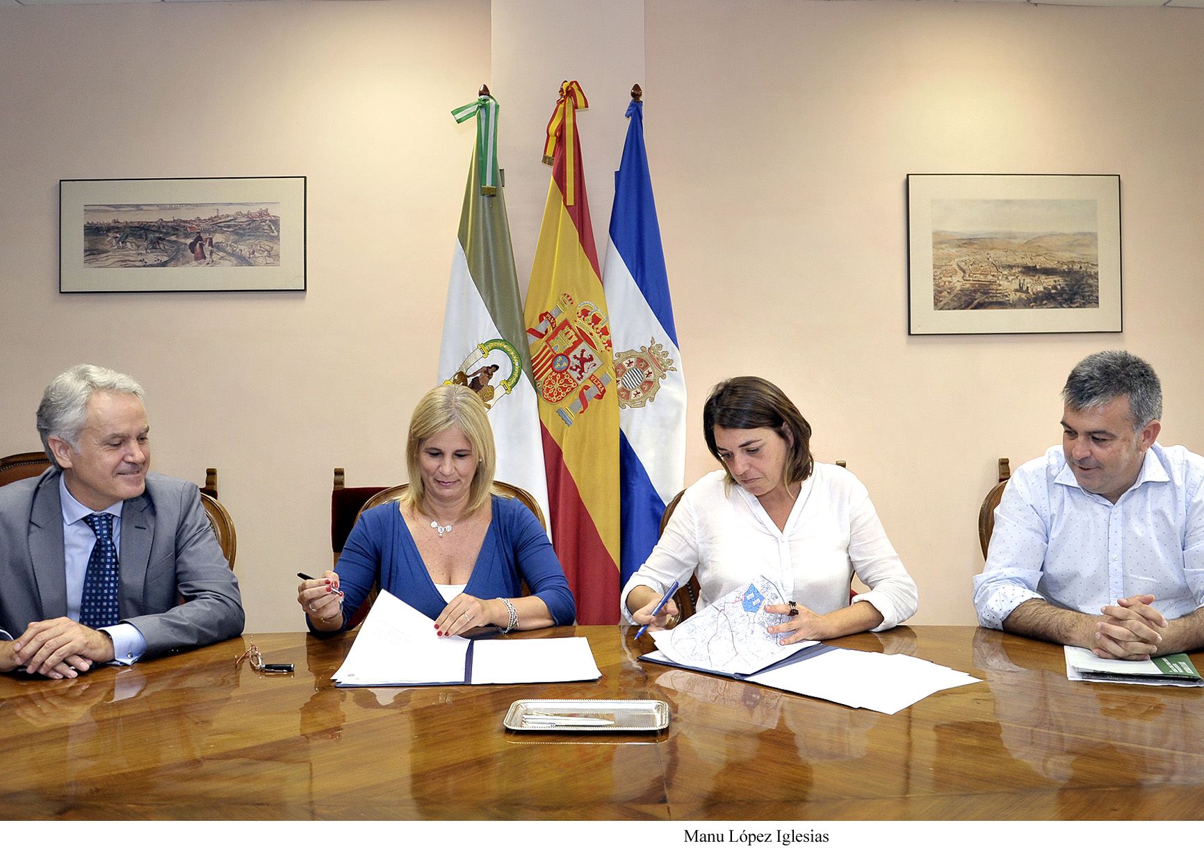 Alcaldesa_firma_convenio_Plan_Andaluz_Bicicleta___01.jpg