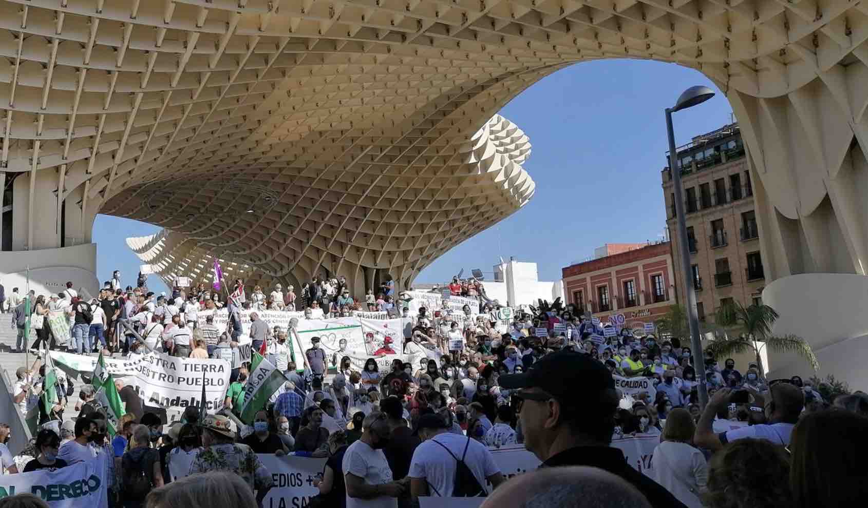Imagen de archivo de una manifestación en Andalucía en defensa de la sanidad pública.