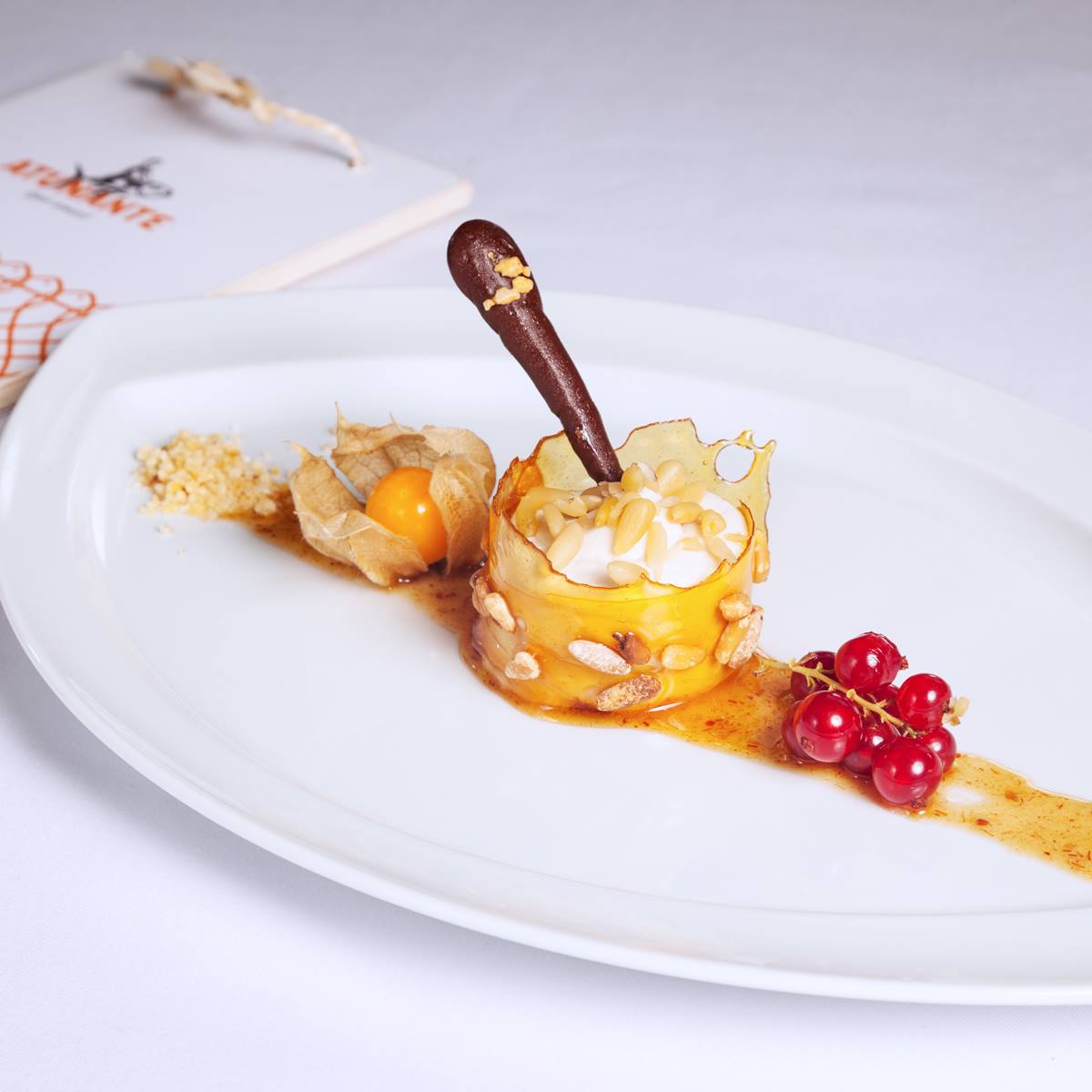 Postre atún de piñonate en el hotel Royal Hideaway Sancti Petri. 