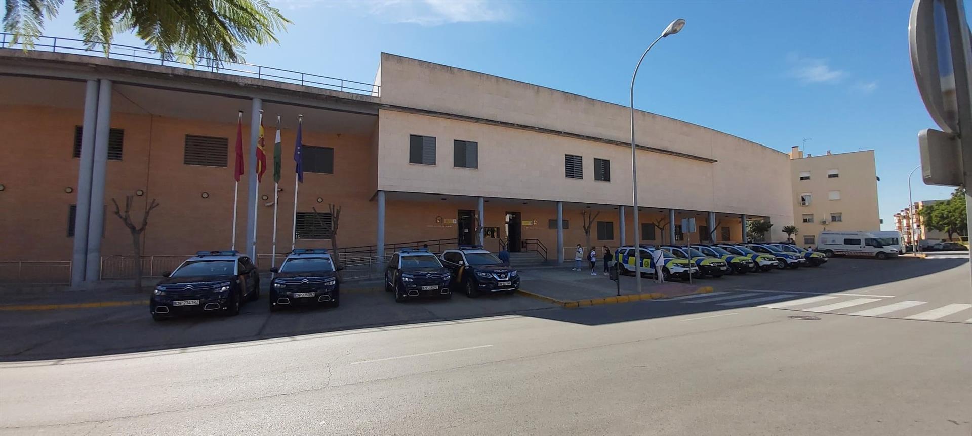 Imagen de la Comisaría de Dos Hermanas, lugar en el que ha sido detenida una mujer por alegar durante más de 100 días que sus hijos estaban enfermos.