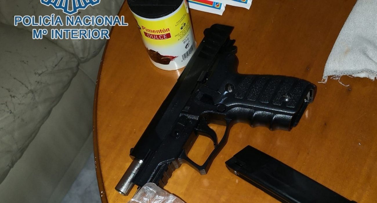 La arma de fuego incautada en la esquina del Gato al clan de 'Los Rilones'.