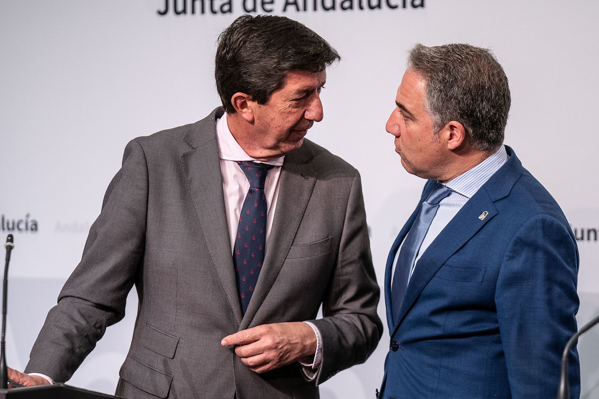 Juan Marín y Elías Bendodo, este martes en rueda de prensa en la sede de la Junta de Andalucía.