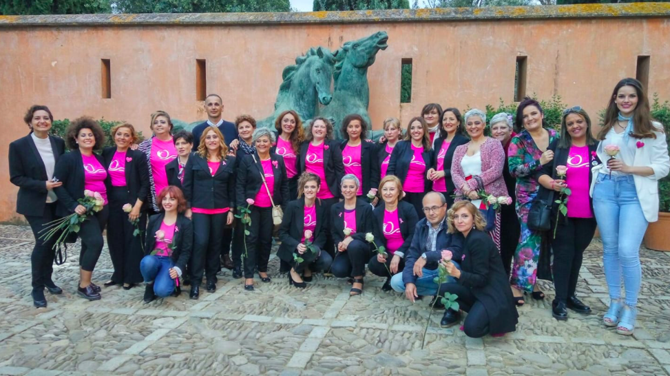 Socias de la Asociación de Mujeres Mastectomizadas de Jerez, junto con el secretario de AMMA Jerez, José Manuel Núñez. 