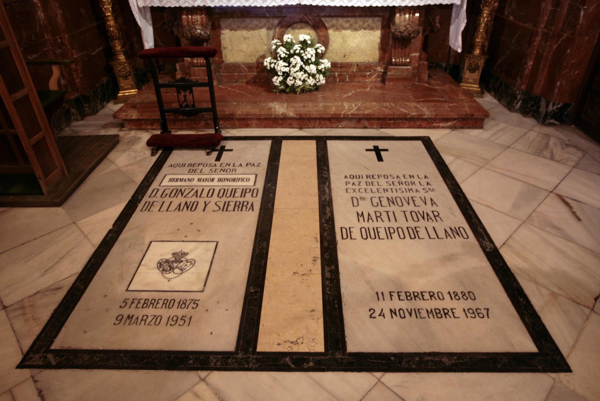 El lugar en la basílica de la Macarena donde están enterrados los restos de Queipo de Llano.