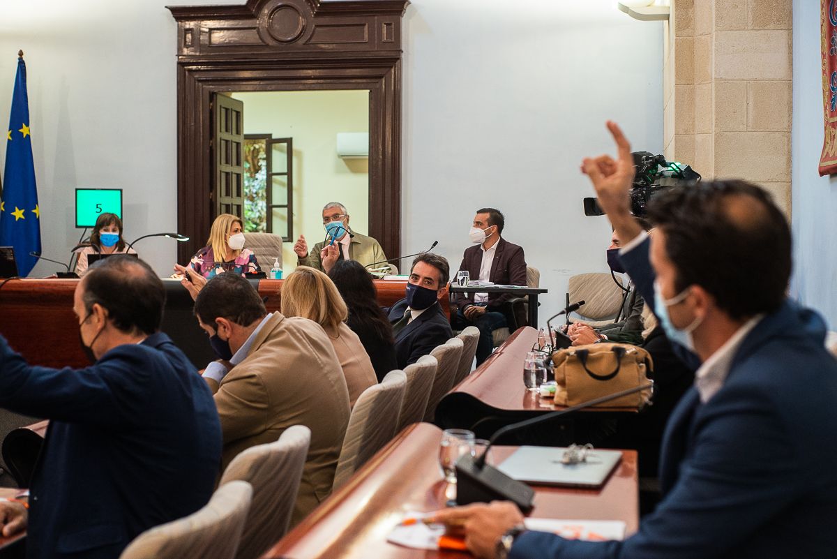 Rechazan aumentar "sin justificación" el sueldo a cuatro técnicos afines al gobierno de Jerez.