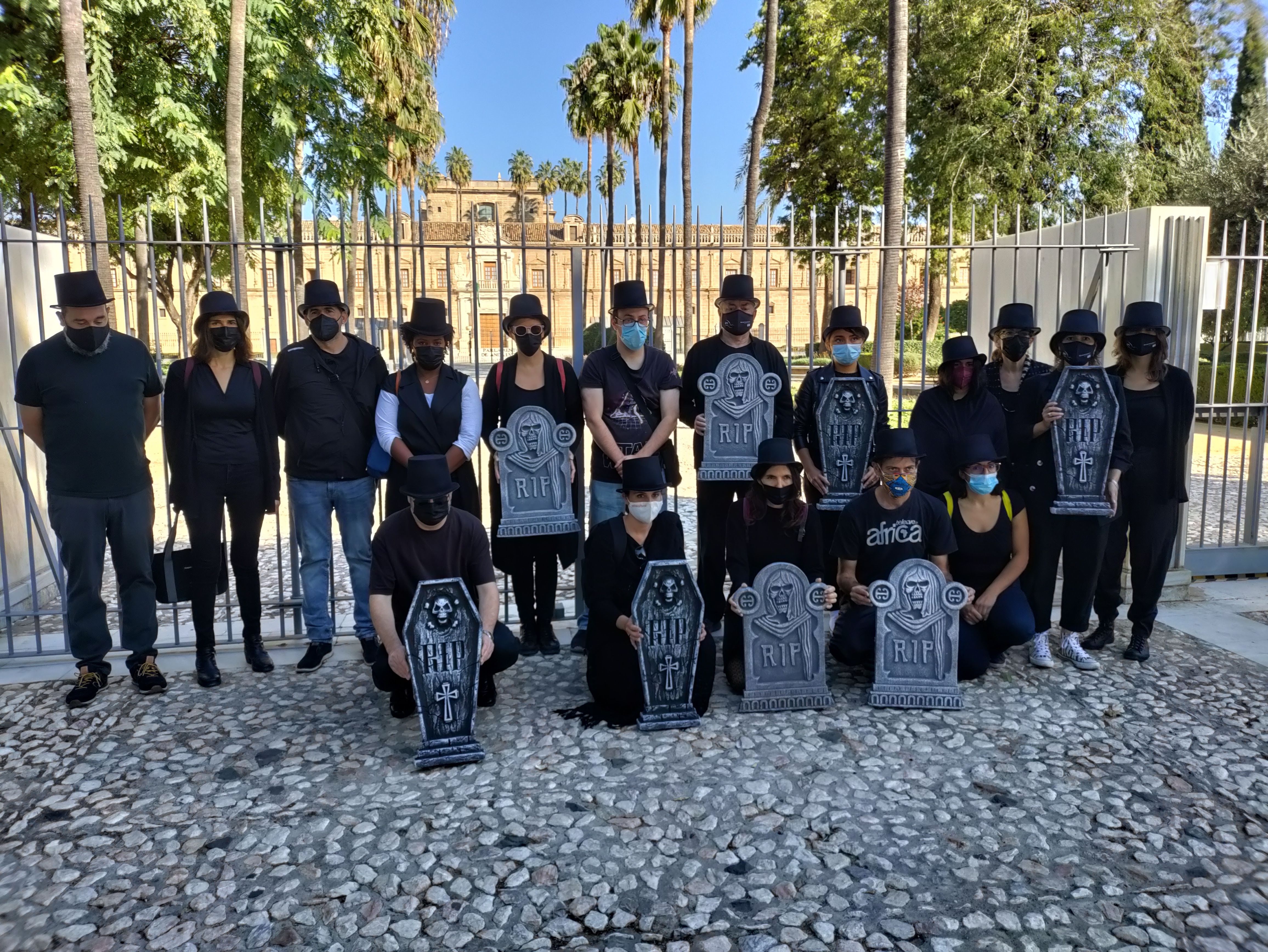 Representantes de las entidades socias de la Coordinadora Andaluza de ONGD.