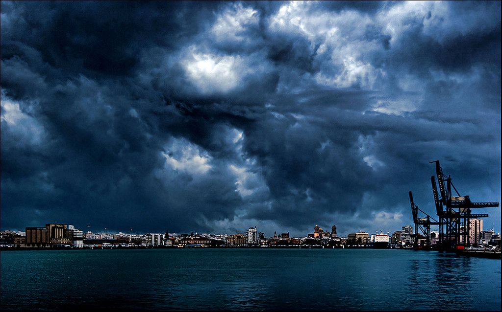 Cielo gris sobre la Bahía de Cádiz. FOTO: PACO SOLÍS.