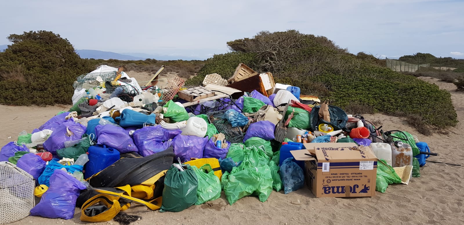 Basura acumulada tras la recogida.