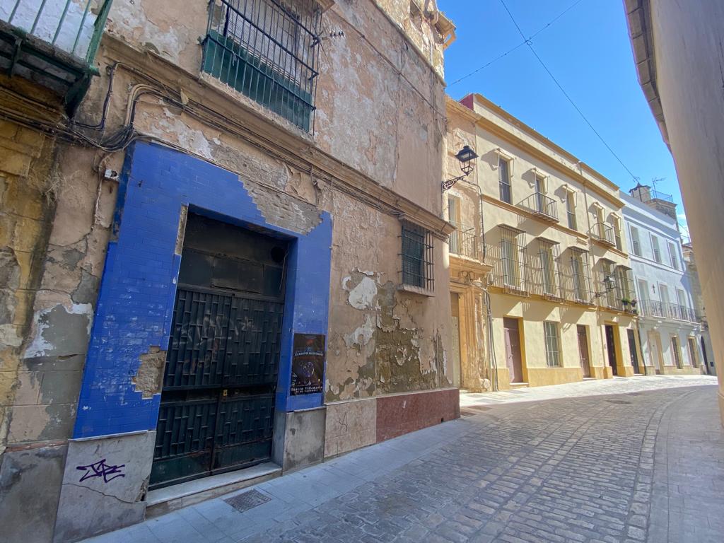 Urbanismo expropia y subasta otra 'mega finca' del centro de Jerez: dos fachadas y casi 700 metros