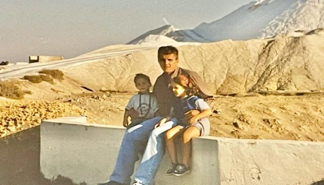 Mariano López junto a sus dos hijos, Andrés y María, en los años 90