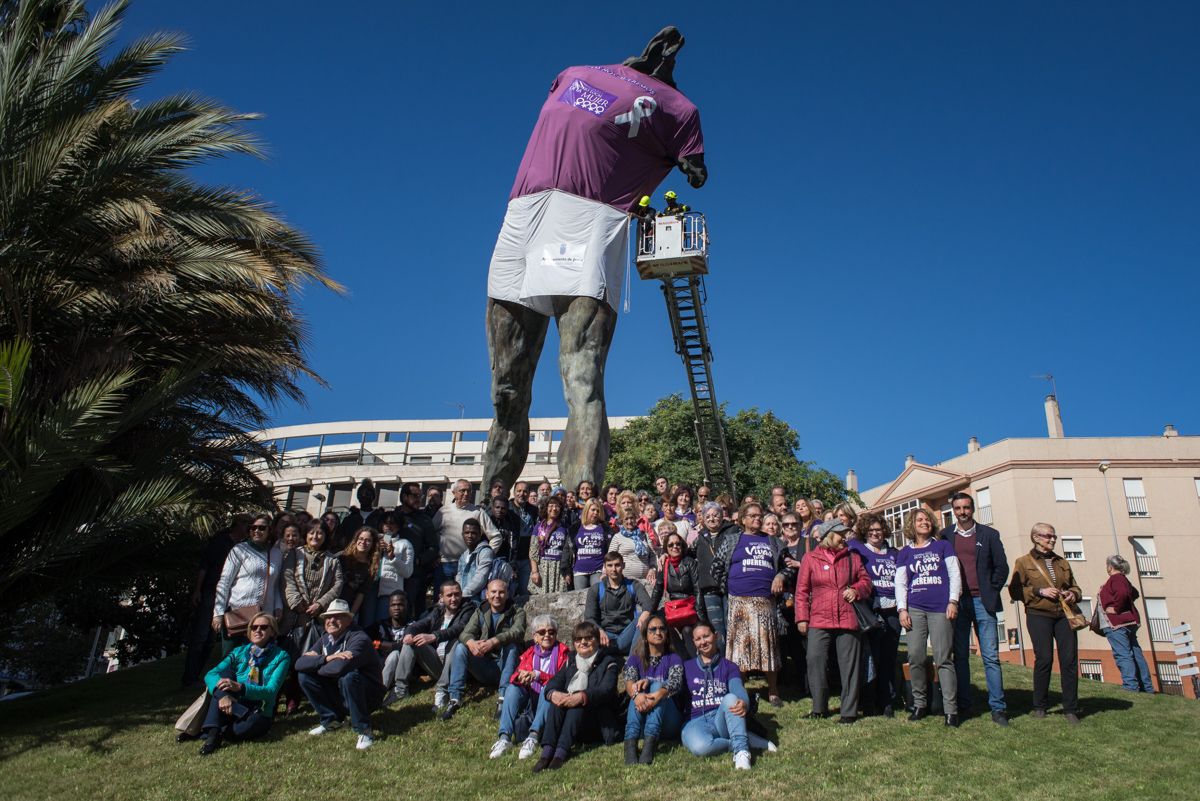 El Minotauro con una camiseta morada. FOTO: MANU GARCÍA. 