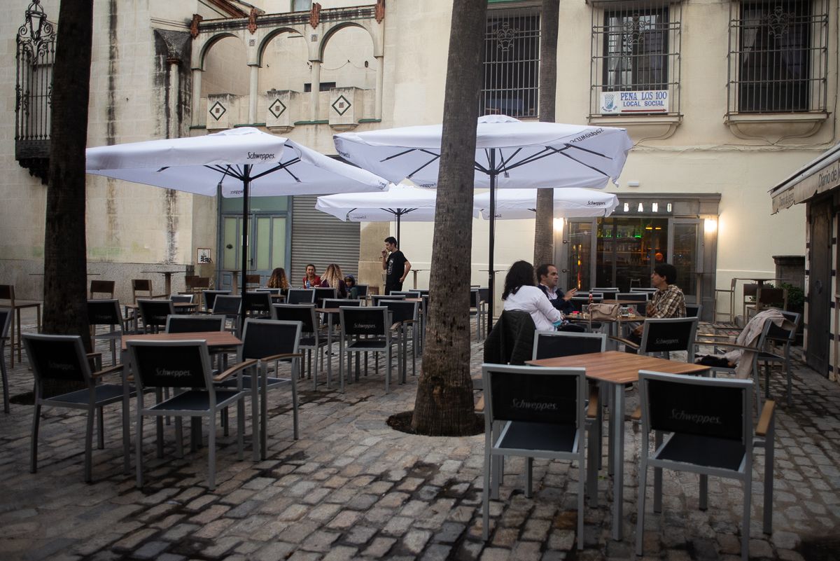 Aspecto de la terraza de Urbano, nueva vida para la plaza del Villamarta en Jerez, este pasado lunes.