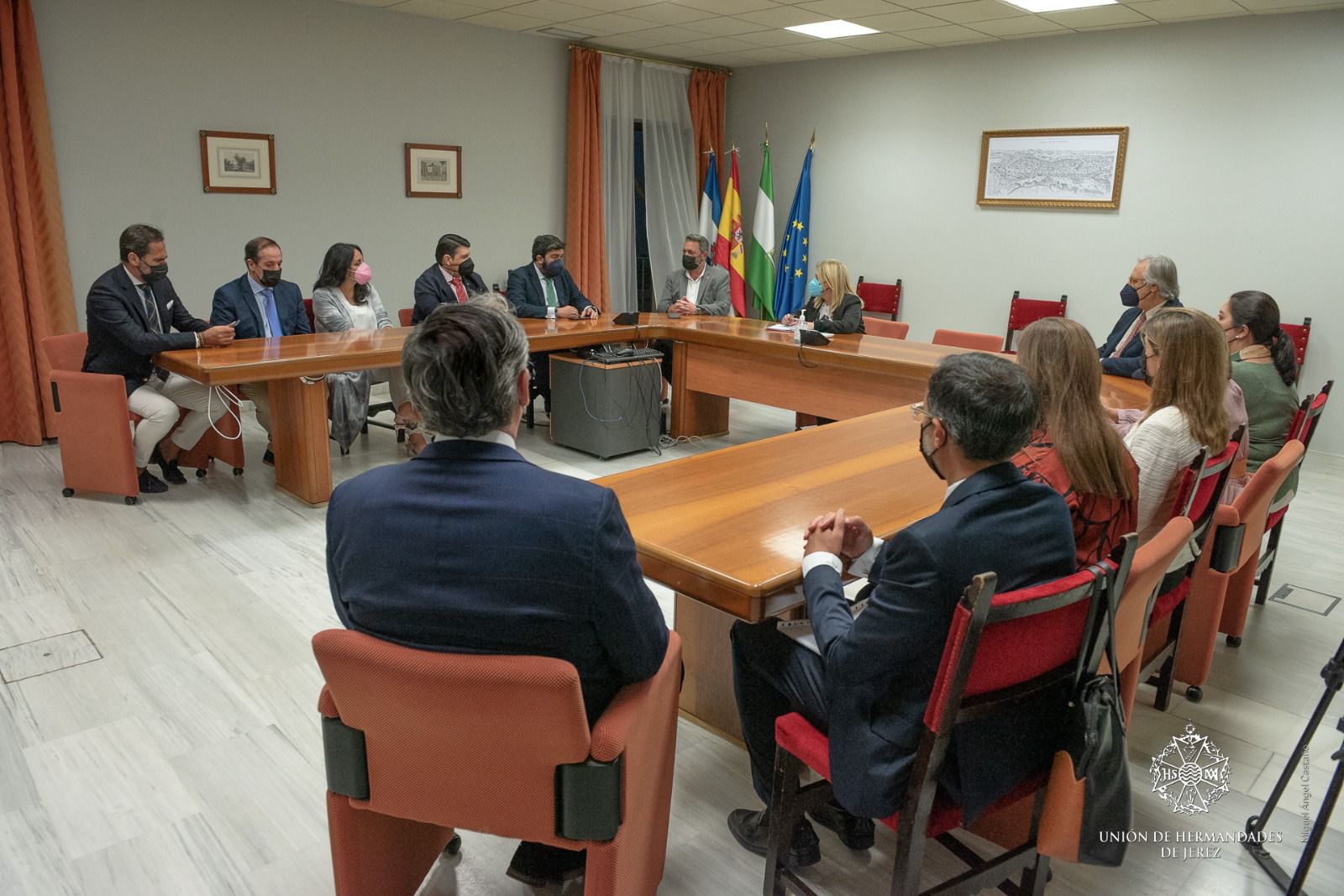 Reunión entre representantes del gobierno de Jerez, con la alcaldesa al frente, y de la Unión de Hermandades, este pasado miércoles.