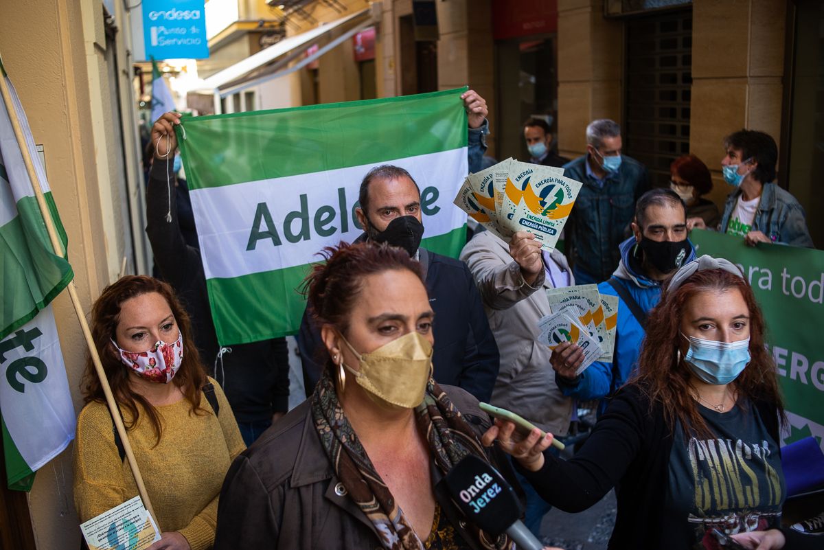 Miembros de Adelante Andalucía en la protesta.