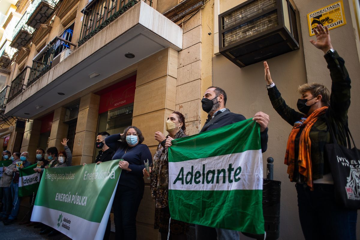 Protestas de Adelante Andalucía contra las eléctricas y la subida del precio de la luz en Jerez.