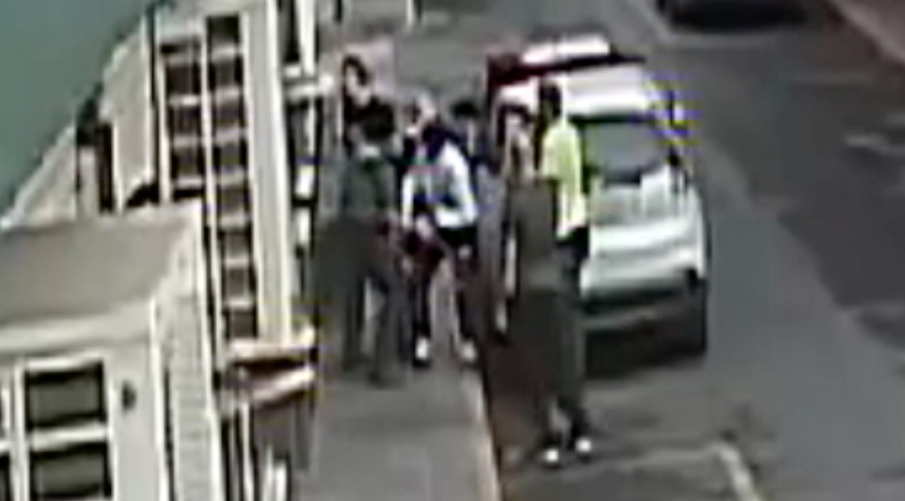 La Guardia Civil auxilia a un niño de seis años que se ahogaba con una golosina en Huelva.