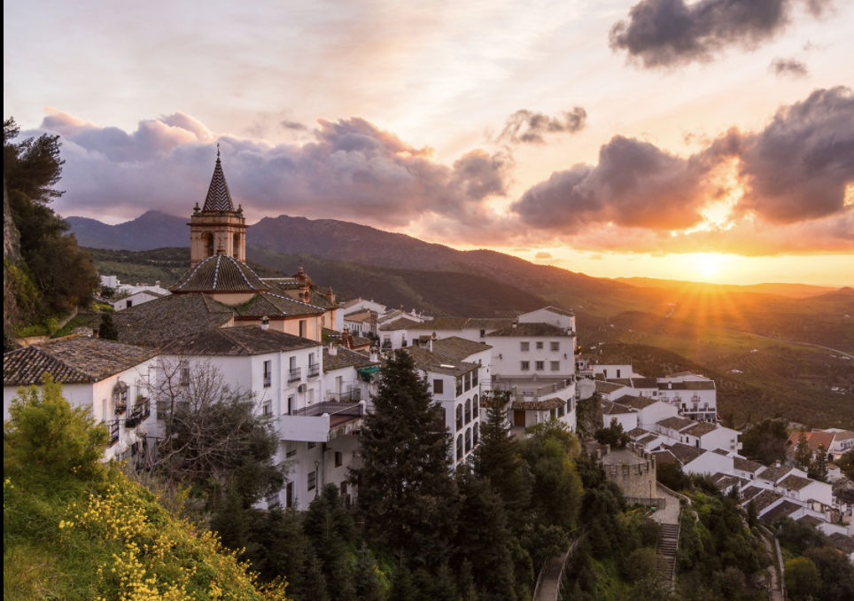 Puesta de sol en Zahara de la Sierra, en una imagen reciente.