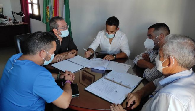 Los alcaldes de Puerto Serrano y El Coronil, reunidos para darle forma al proyecto del polígono industrial.