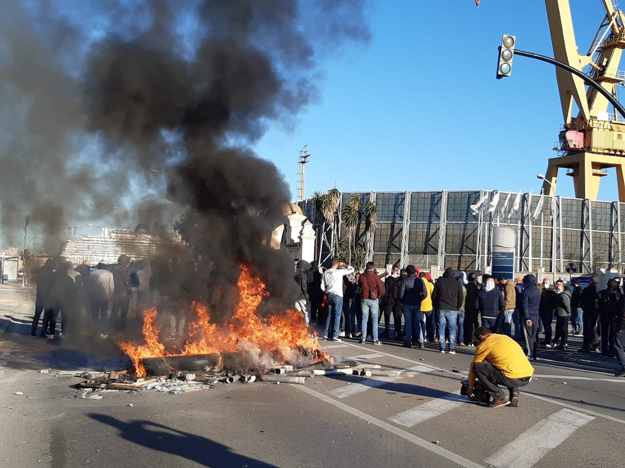 Barricadas durante la huelga del metal en Cádiz en noviembre de 2021.