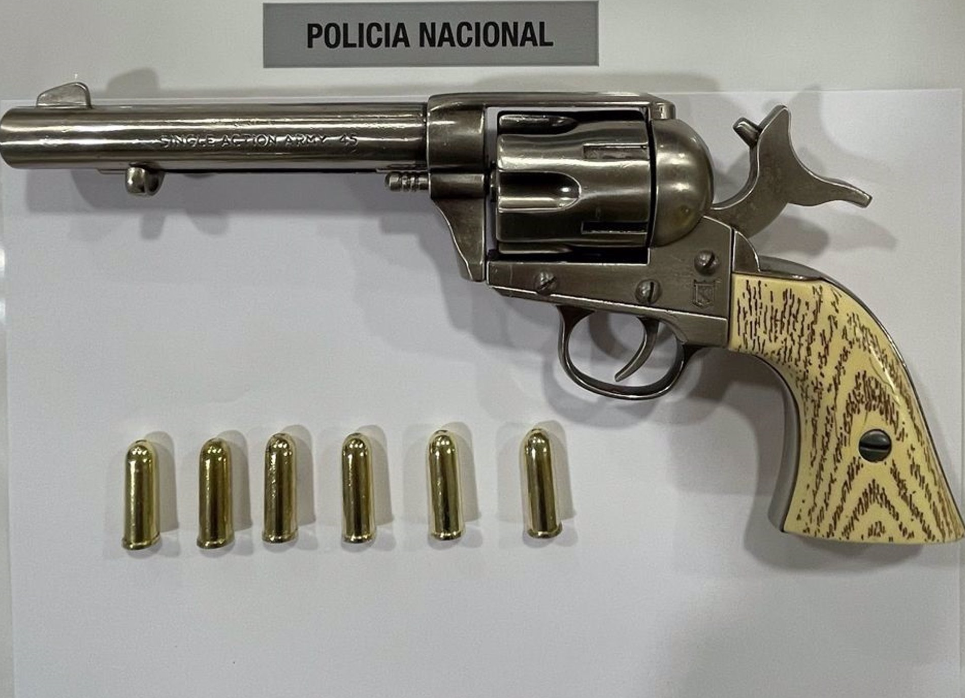 Detienen a una mujer tras empuñar una pistola de fogueo en un parque infantil de Almería