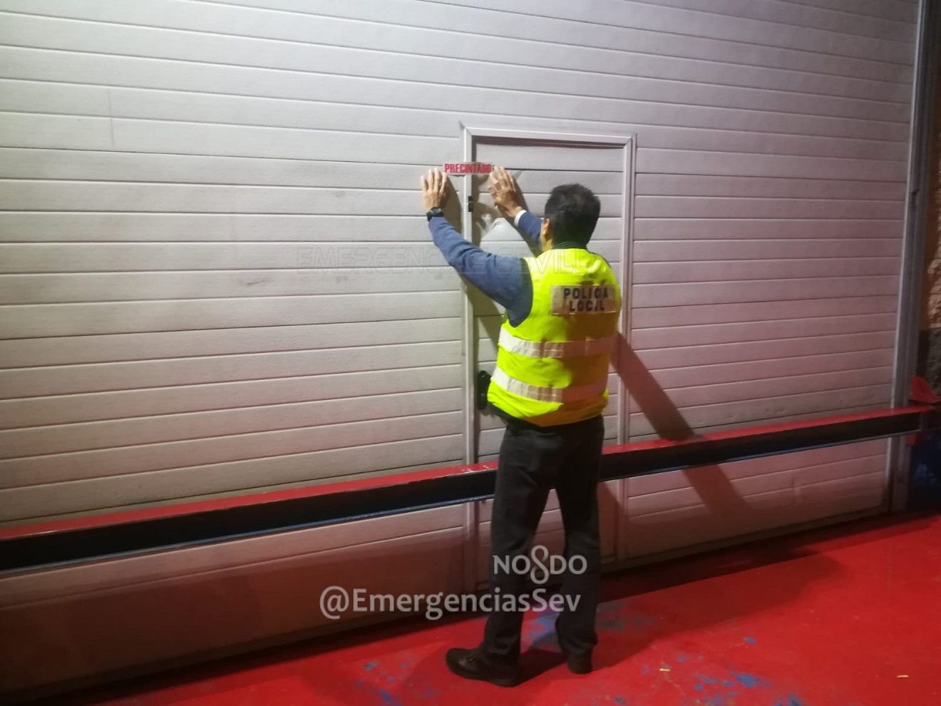 Parque infantil precintado en Sevilla, este pasado sábado.