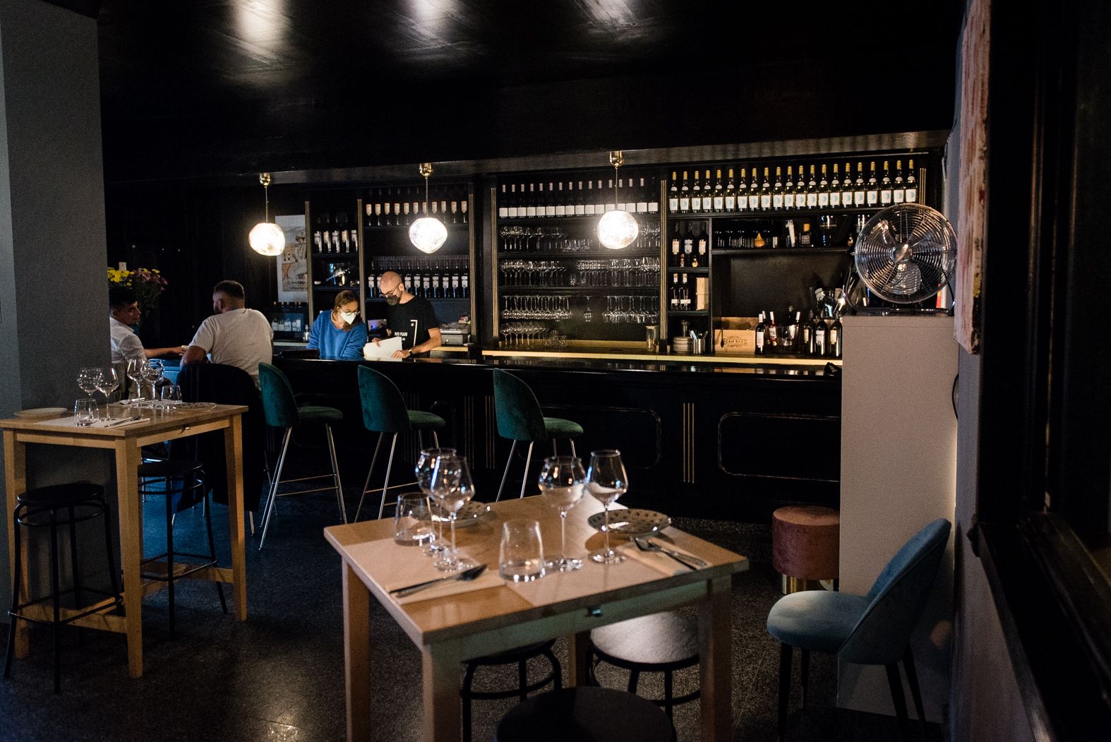 Flor de Sal, el primer wine bar de Sevilla especializado en maridajes.