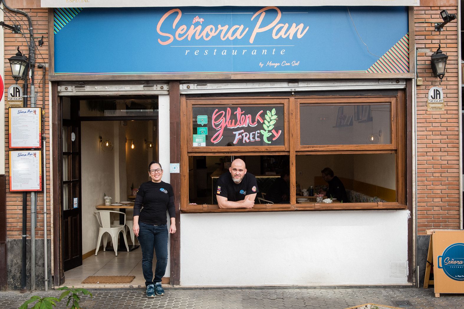 Un paseo por la Sevilla sin gluten: una rica variedad para todos los paladares. En la foto, Yim y Eli, fundadores de Señora Pan.