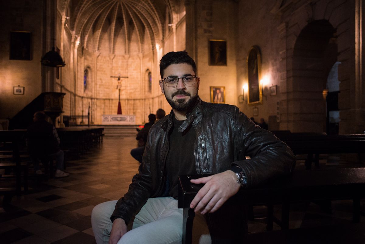 David Caramazana en el interior de San Juan de los Caballeros durante el encuentro con lavozdelsur.es. FOTO: MANU GARCÍA.