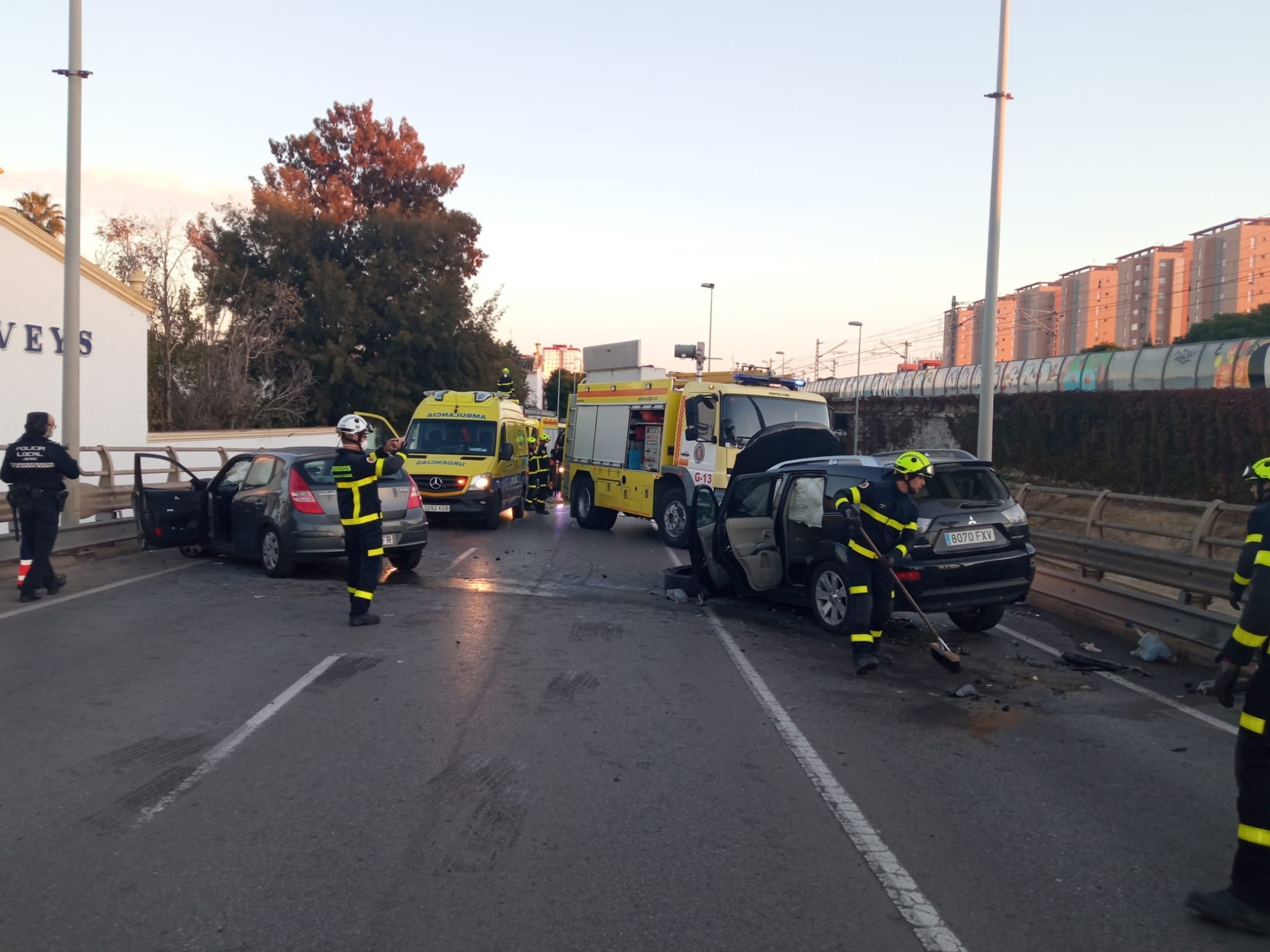 Un bombero de Jerez tiene un accidente de tráfico camino a entrar de servicio