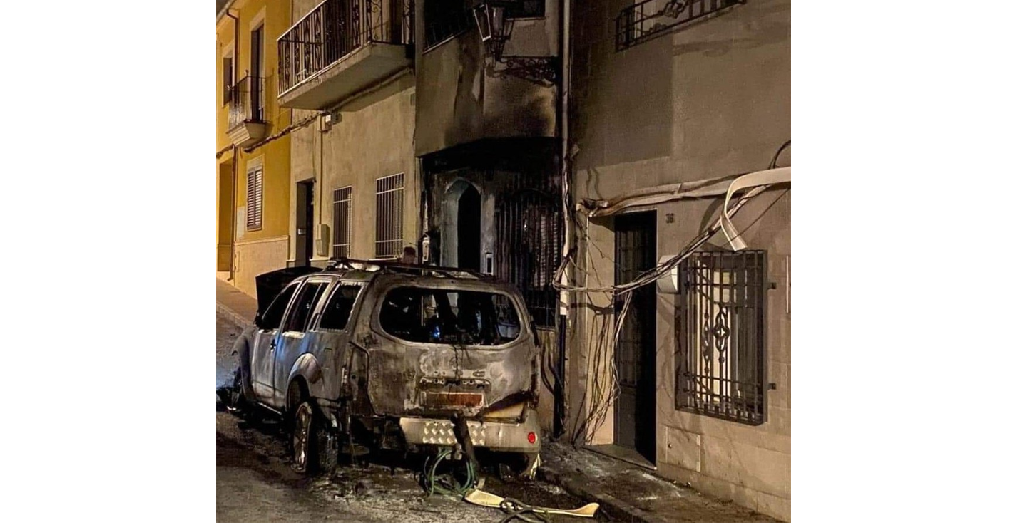 Brutal ataque al alcalde de Navas de San Juan con un incendio en su domicilio