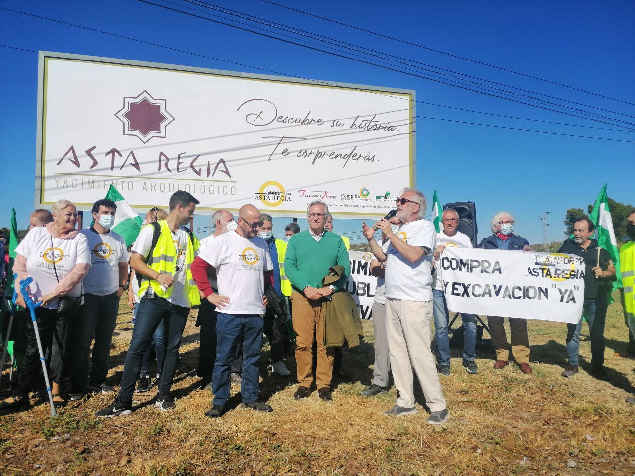 Más de 300 personas marcharon a pie para reivindicar el yacimento de Asta Regia.