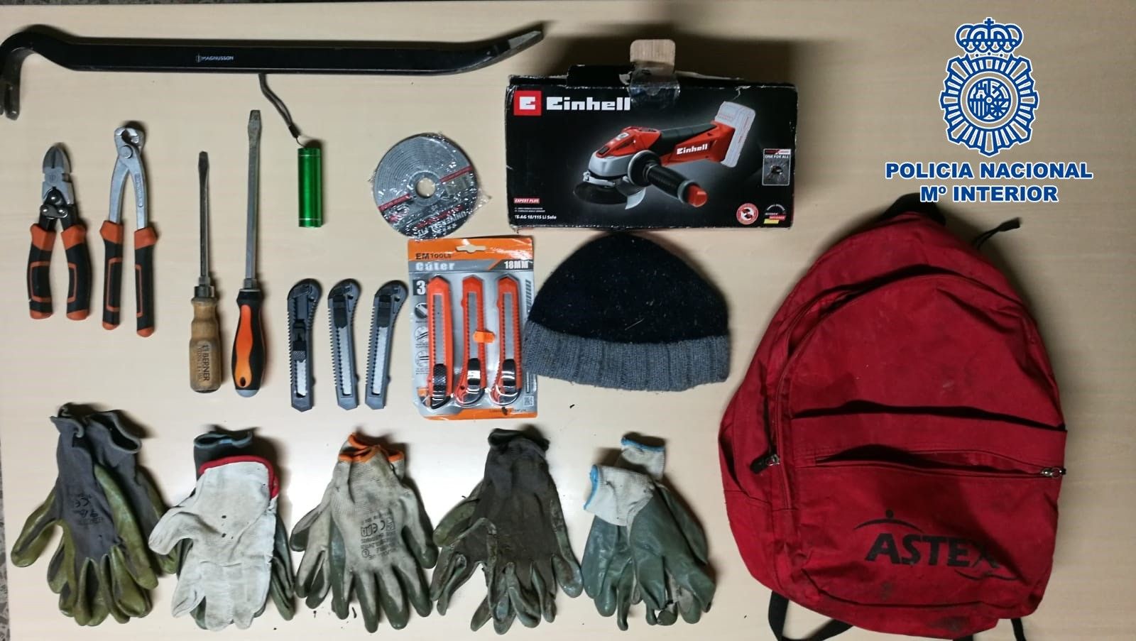 Material aprehendido por la Policía.