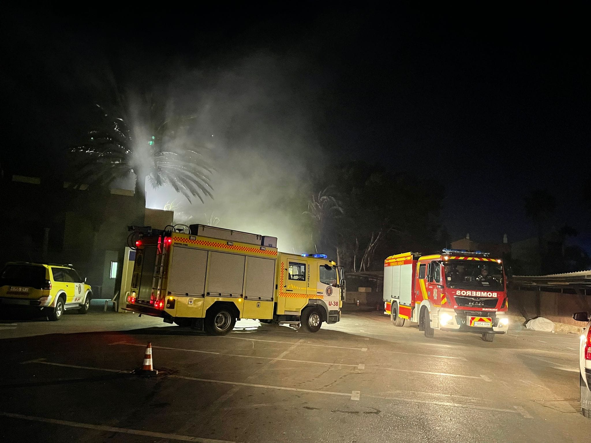 Un fallo en las obras provoca un incendio en el Hotel Meliá Atlanterra de Zahara de los Atunes.