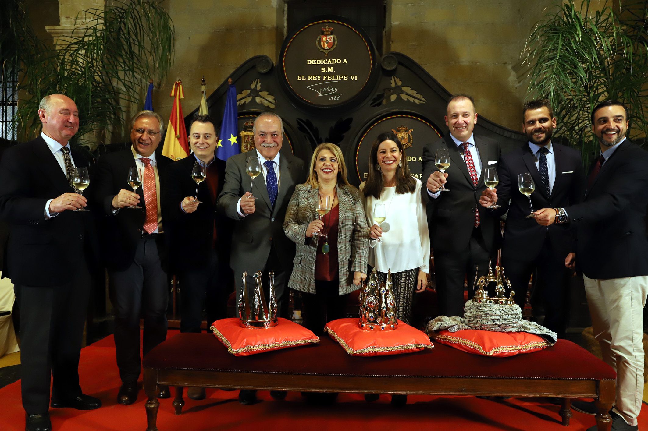 Foto de familia tras la presentación.