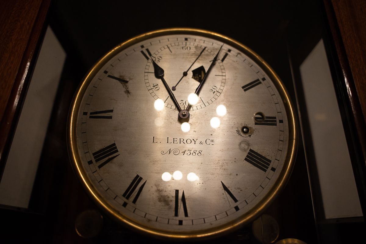 ¿Cuándo se cambia la hora? Los relojes pasan a la temporada de invierno. Un reloj en el Real Observatorio de la Armada en San Fernando, en una imagen reciente.